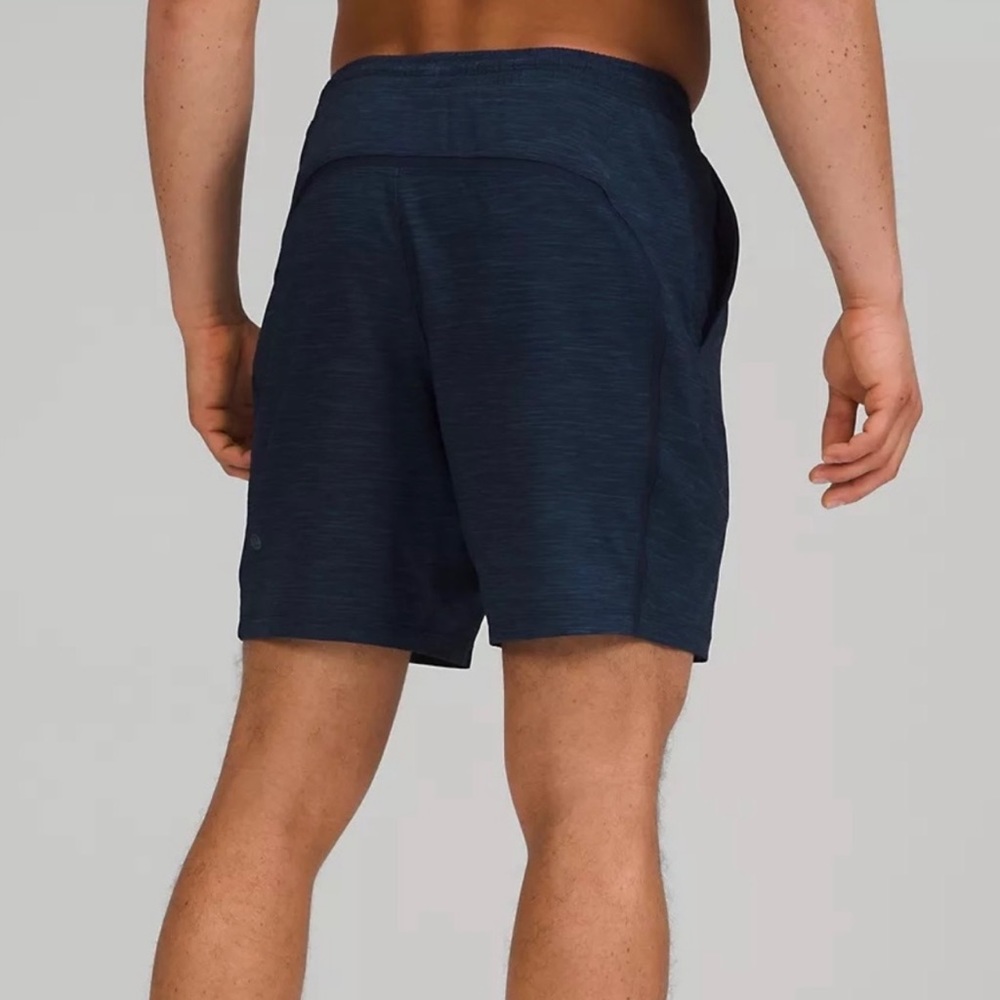 Lululemon men’s 7 inch pace breaker lined shorts Large navy